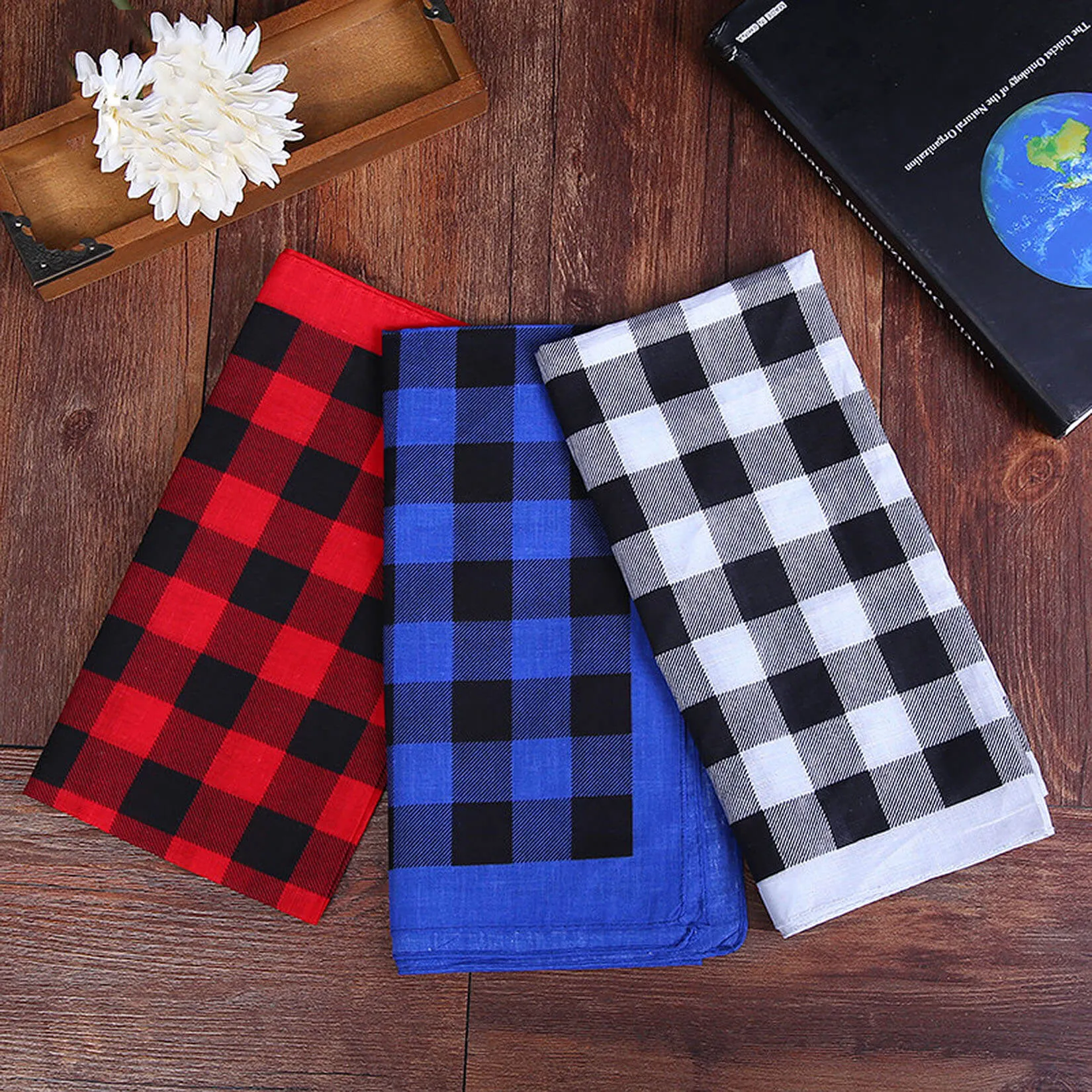 Unisex Bandanas Plaid Pet Scarves Checkered Kerchief Classic Triangle Dog Bibs Costume Decoration Accessories