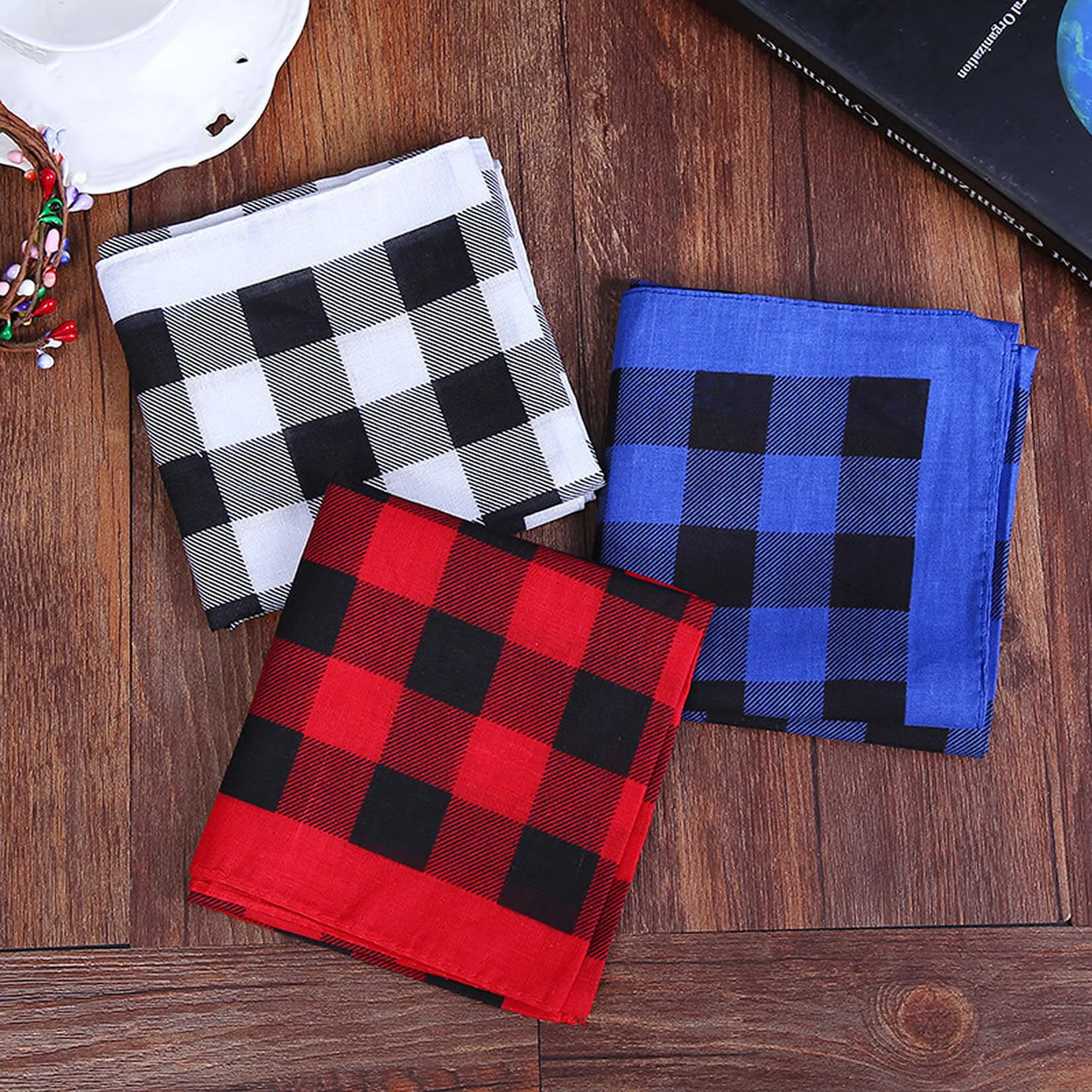 Unisex Bandanas Plaid Pet Scarves Checkered Kerchief Classic Triangle Dog Bibs Costume Decoration Accessories