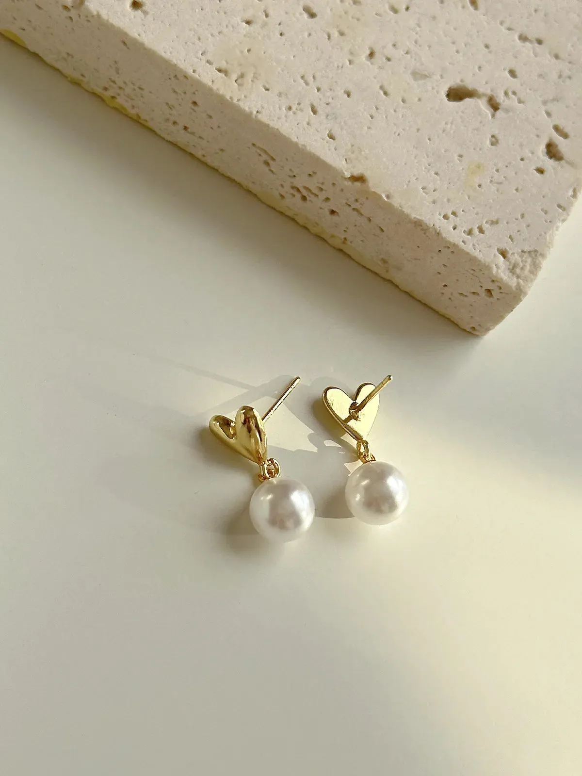 VAIGE Elegant Heart-Shaped Pearl Pendant Drop Earrings in Classic White and Soft Pink